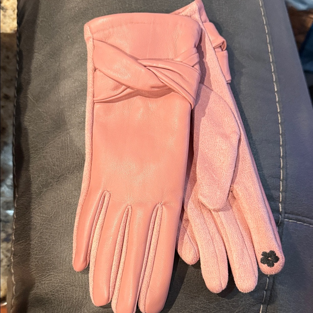 Elegant  Victoria Leland Pink Leather Gloves